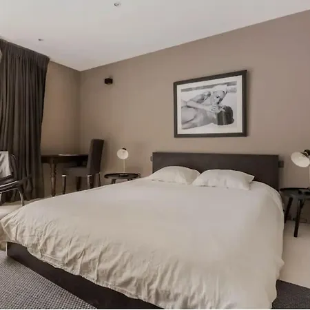 4p, Vieux Gardens Flat Lille