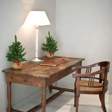 4p, Vieux Gardens Flat * Lila
